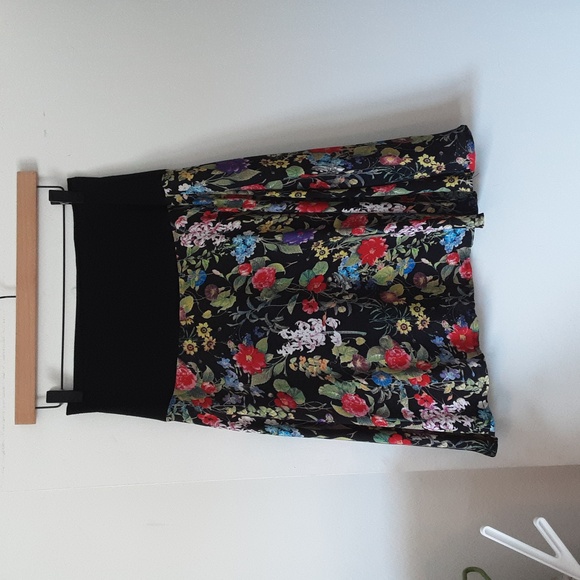 Cherry Bobin Floral Flared Mini Skirt - Picture 2 of 5